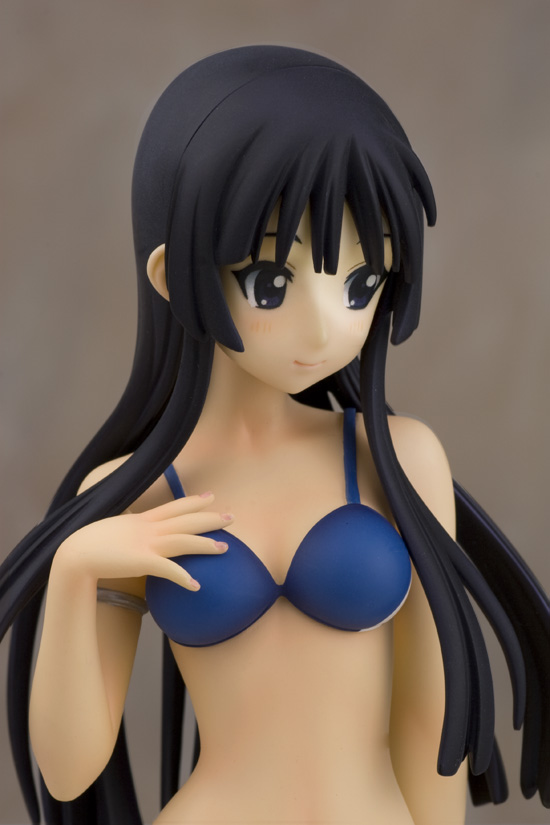 девушка в купальнике Akiyama Mio Sultry Bikini Figure